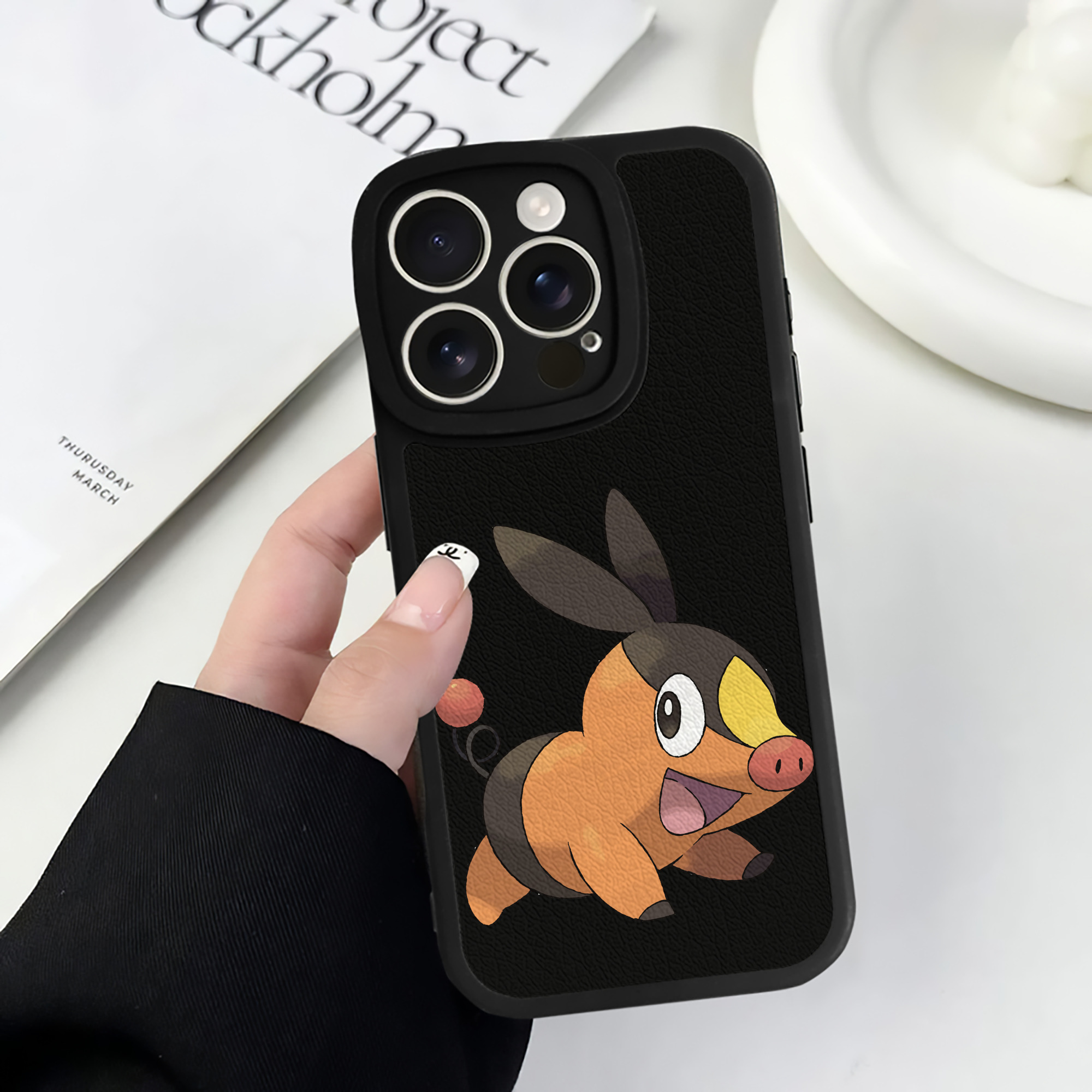 （画像用） ポケットモンスター Pokémon 【iPhone 16シリーズ対応】シリコンスマホケース（レザー調） 材質：シリコン